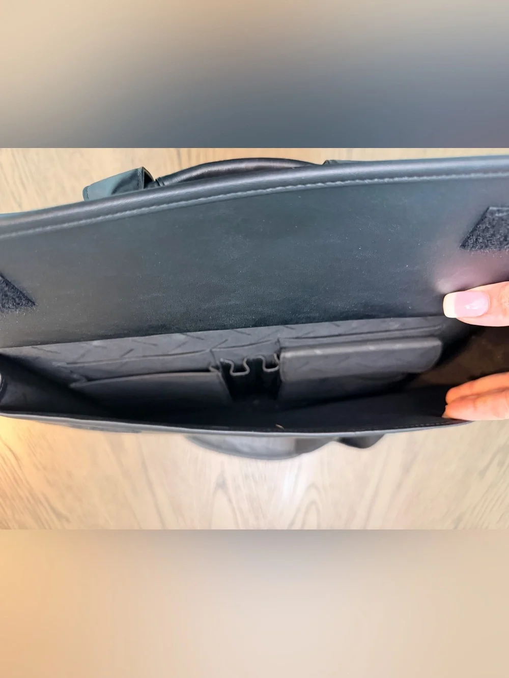 Samsonite Black Leather Laptop Messenger Bag